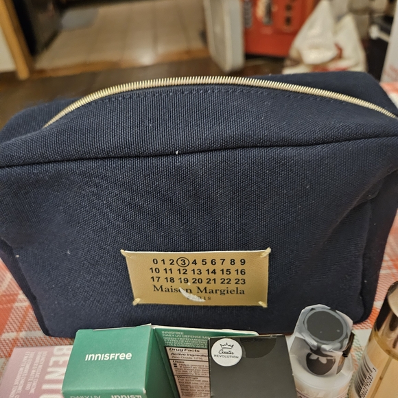 Makeup Skincare Bundle With Bag - Picture 11 of 11